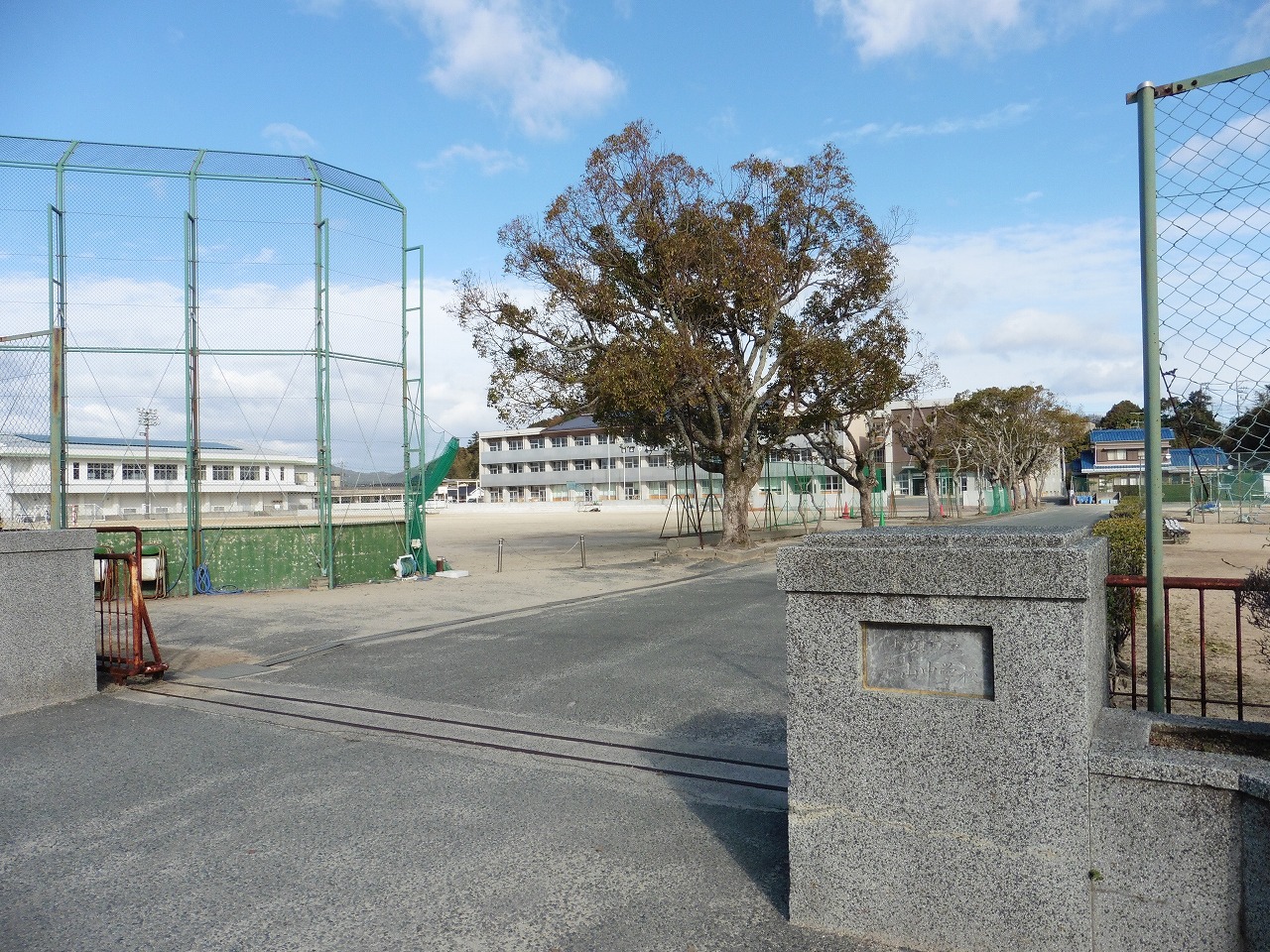 中学校　防府市立桑山中学校（中学校）まで1138m