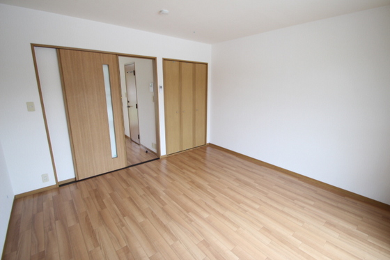 居室・リビング　※他号室の写真です