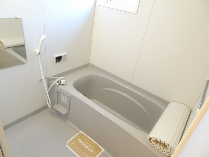 バス・シャワールーム　追い焚き給湯式浴室