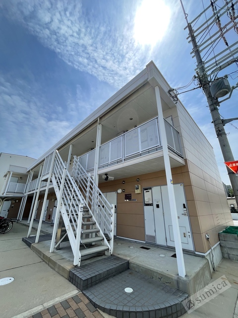 エントランス　スマートに佇むお家。毎日が楽しくなります。