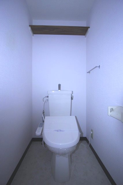 トイレ　温水洗浄機付き便座