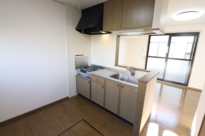 キッチン　対面キッチン（ガスコンロ付）