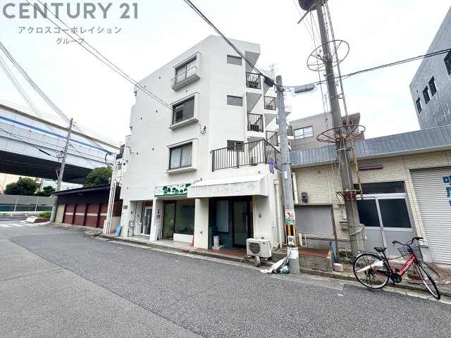 建物外観　白い外観