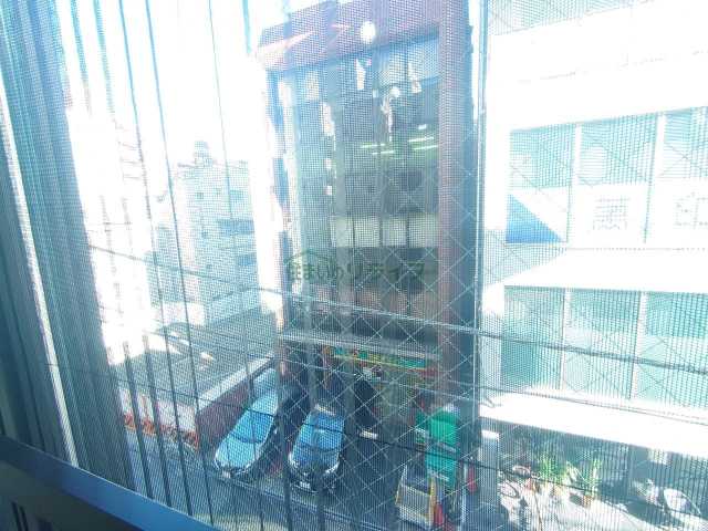 バルコニー　反転の写真となっております。