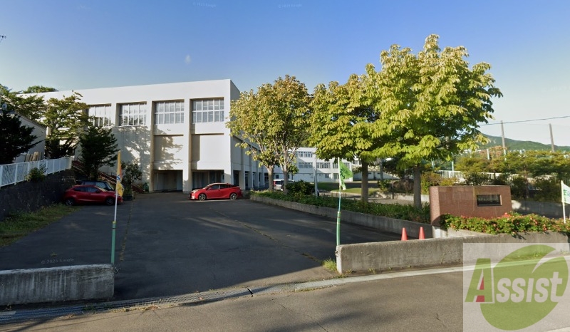 小学校　札幌市立稲穂小学校（小学校）まで652m