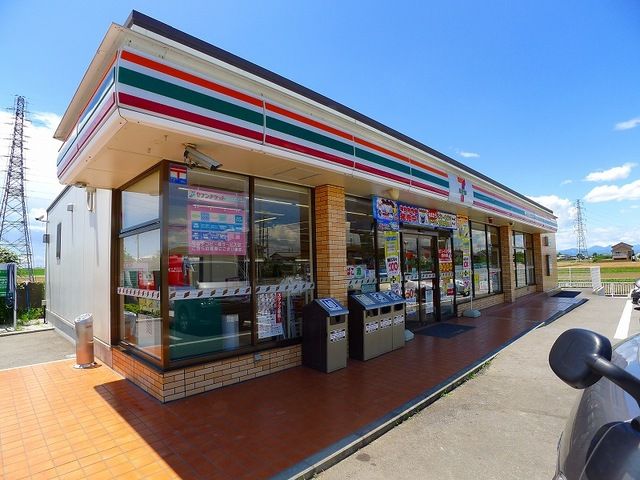 コンビニ　セブンイレブン（コンビニ）まで550m