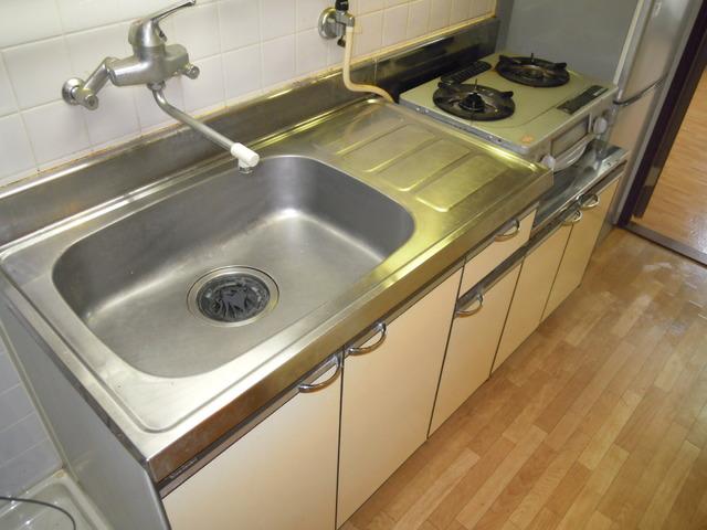 キッチン　２口ガスコンロ完備