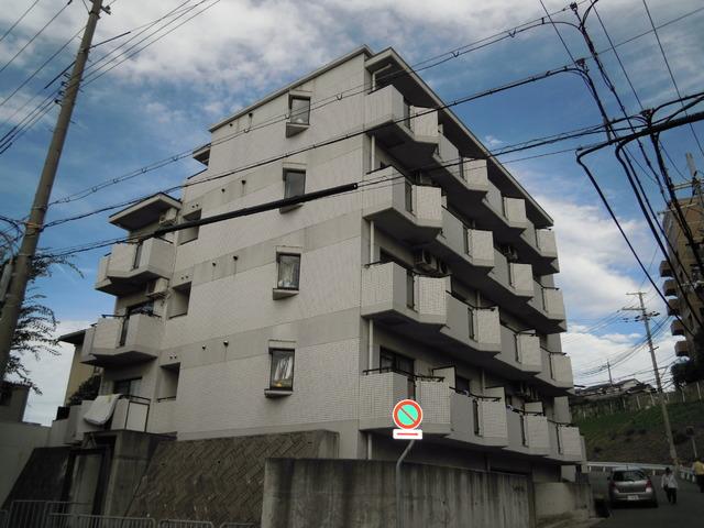 建物外観　バス停目の前の好立地