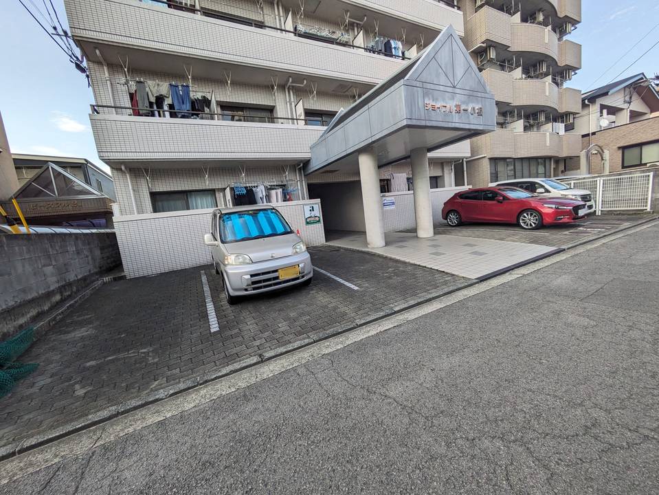 駐車場　駐車場