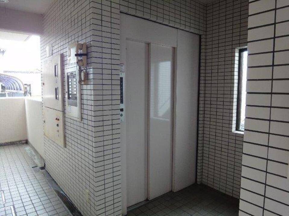 エントランス　エレベーター