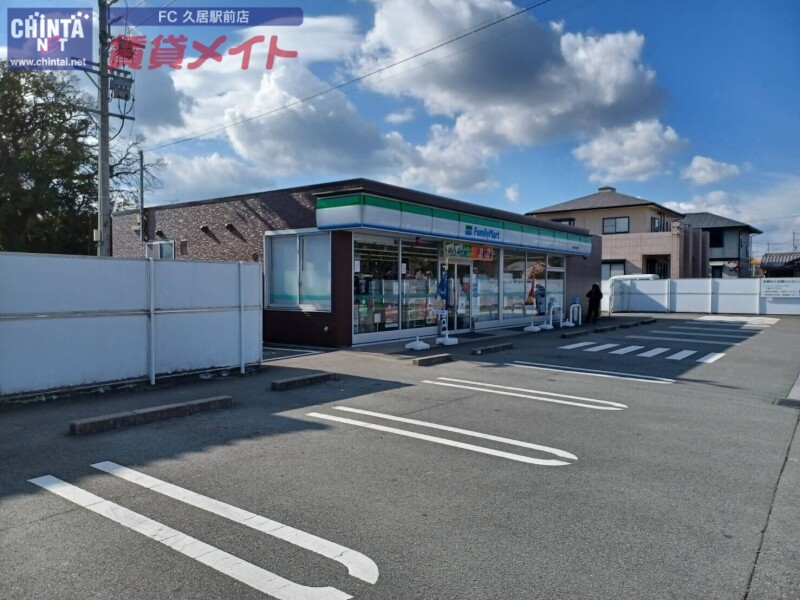 コンビニ　ファミリーマート津市戸木町店（コンビニ）まで595m