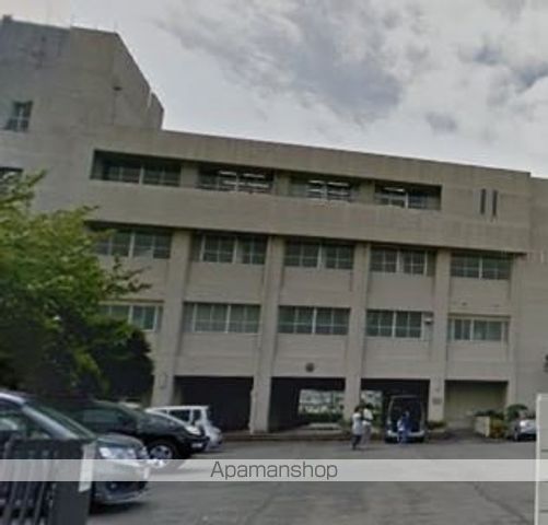 中学校　伊勢原市立中沢中学校（中学校）まで474m