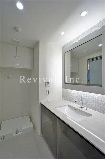 洗面設備　清潔感ある水廻りでございます