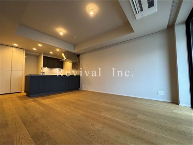 居室・リビング　床暖房付のリビングでございます