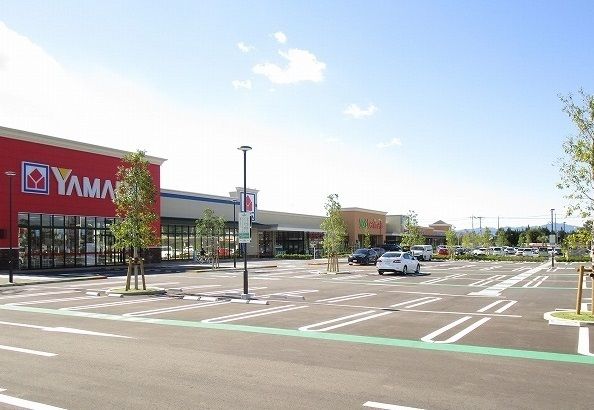 ショッピングセンター　フォレストモール石岡（ショッピングセンター）まで1300m