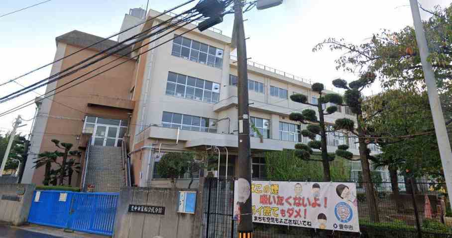 小学校　豊中市立小学校箕輪小学校（小学校）まで426m