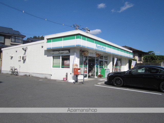 コンビニ　ファミリーマート（コンビニ）まで850m