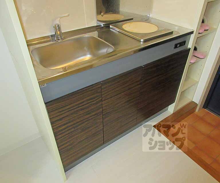 キッチン　圧迫感のないキッチンです