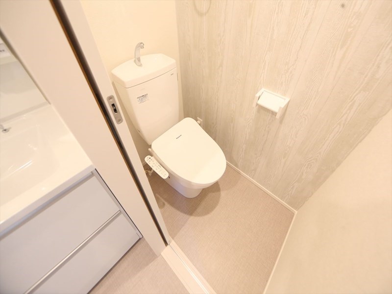 トイレ　温水洗浄暖房便座付トイレ　同仕様写真