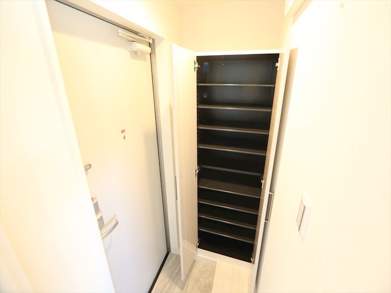 玄関　玄関　シューズボックス付（収納充実してます）　同仕様写真