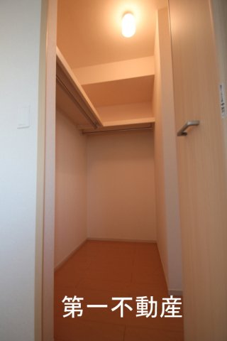 収納　ウォークインクローゼット