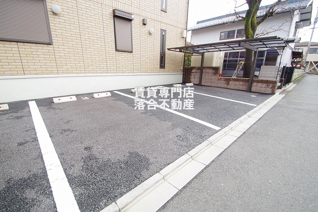 駐車場　敷地内駐車場完備