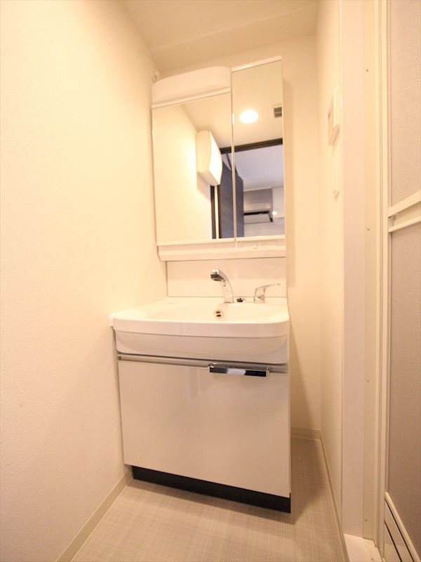 洗面設備　脱衣所　独立洗面台（シャンプードレッサー付）