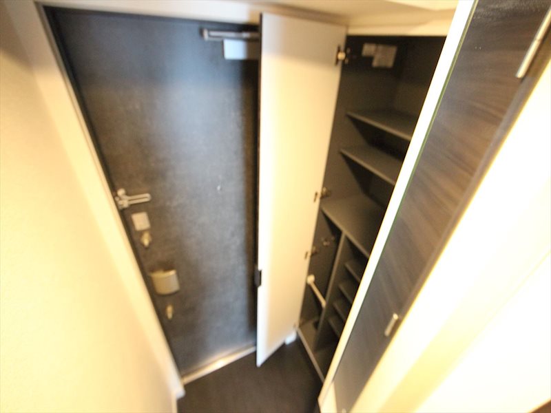 玄関　玄関　シューズボックス完備