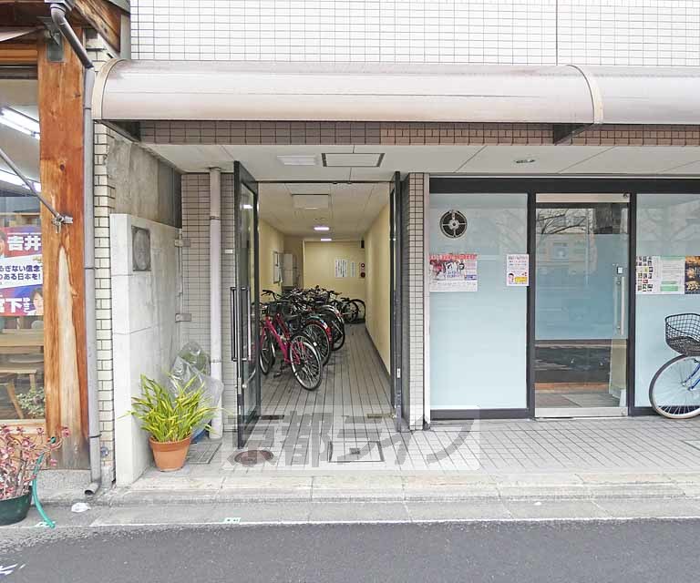 その他共有部分　建物入口です。