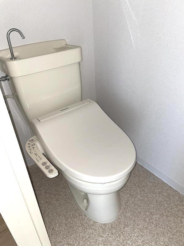 トイレ　温水洗浄便座
