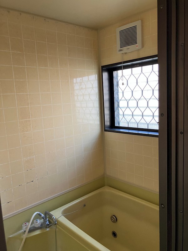 【小野口様貸家のバス・シャワールーム】