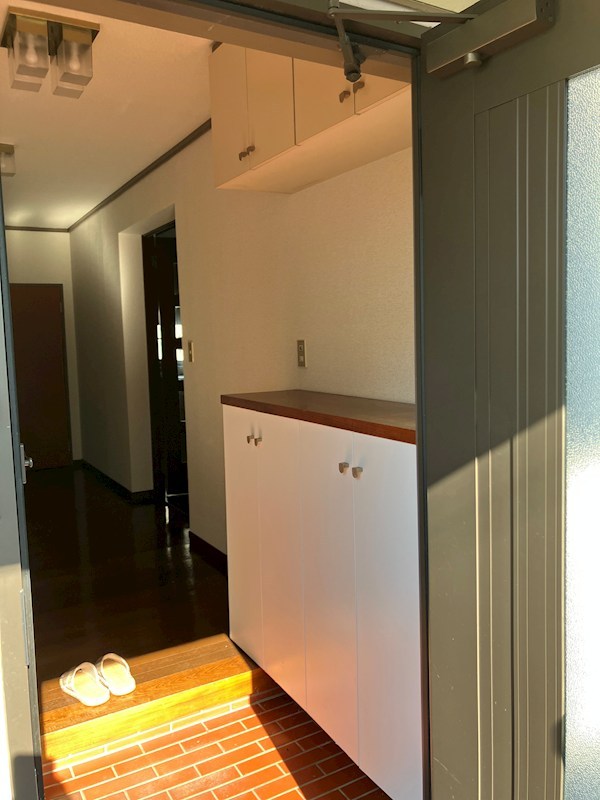 【小野口様貸家の玄関】