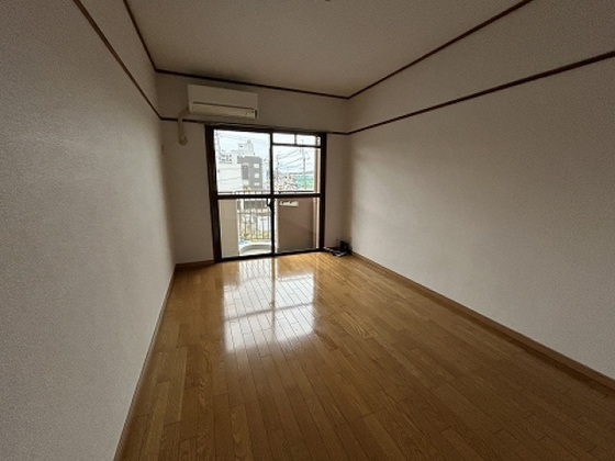 居室・リビング　※別号室の写真です