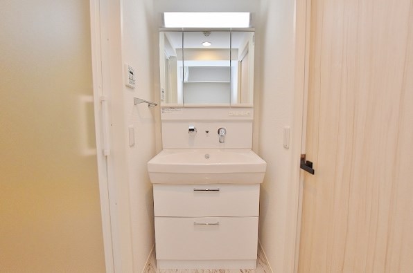 洗面設備　シャワー付き洗面化粧台★