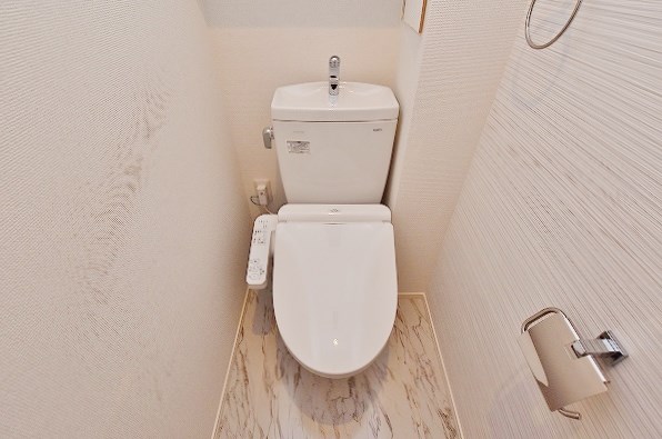 トイレ　温水洗浄便座★