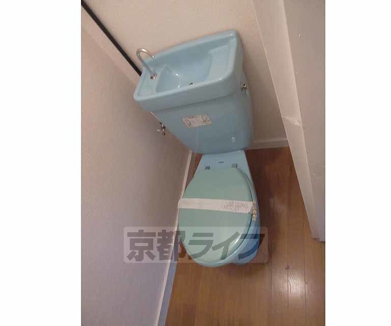 トイレ　ぴかぴかのおトイレです