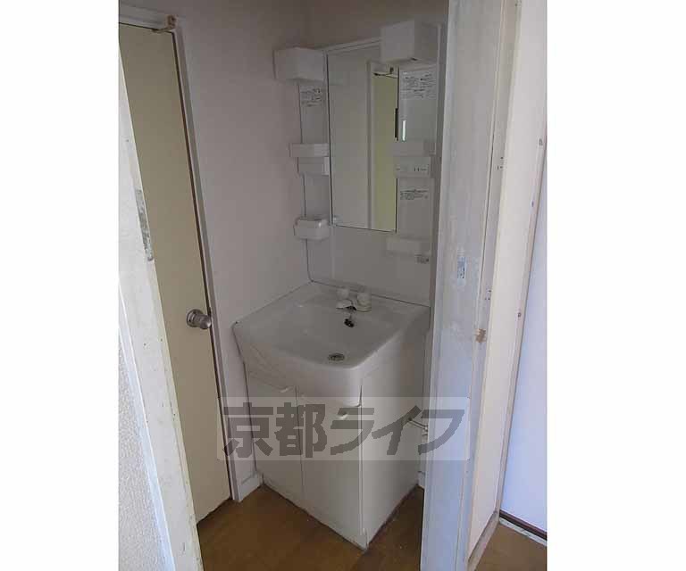 洗面設備　使いやすい洗面台です