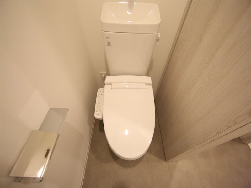 トイレ　温水洗浄暖房便座付トイレ