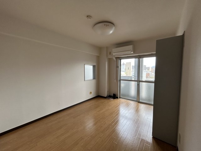 居室・リビング　同物件別室です。