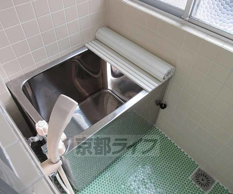 バス・シャワールーム　昔なつかしいキッチンです