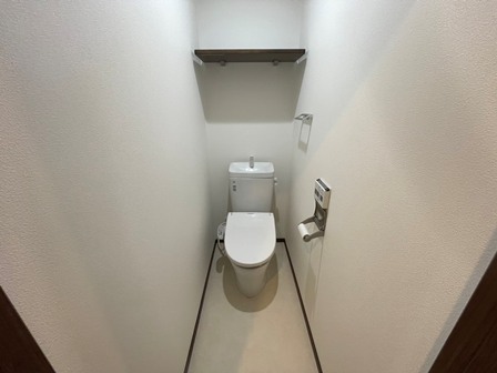 トイレ　写真は同施工会社の類似物件です。