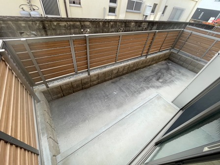 バルコニー　写真は同施工会社の類似物件です。