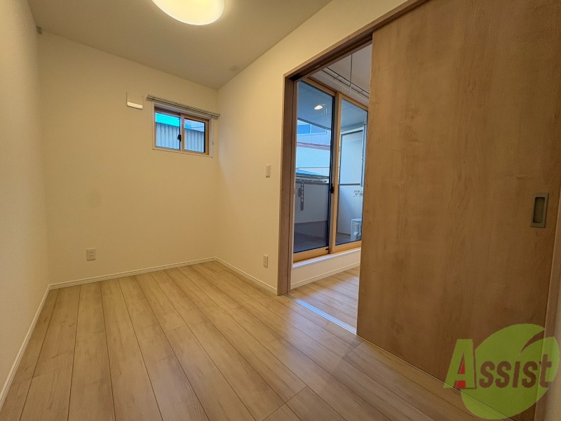 その他部屋・スペース　寝室になりそうな洋室です。シンプルで落ち着きますね。