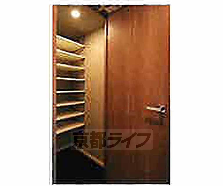 玄関　同仕様設備を導入予定