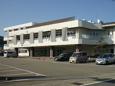 小学校　古里小学校（小学校）まで550m