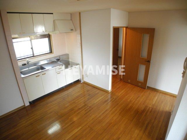 キッチン　※室内画像は別号室のもの