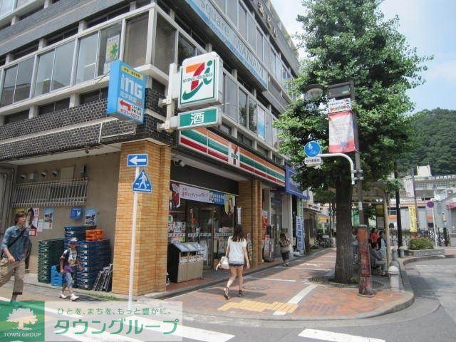 コンビニ　セブンイレブン（コンビニ）まで550m
