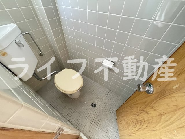 トイレ　落ち着いた色調のトイレです