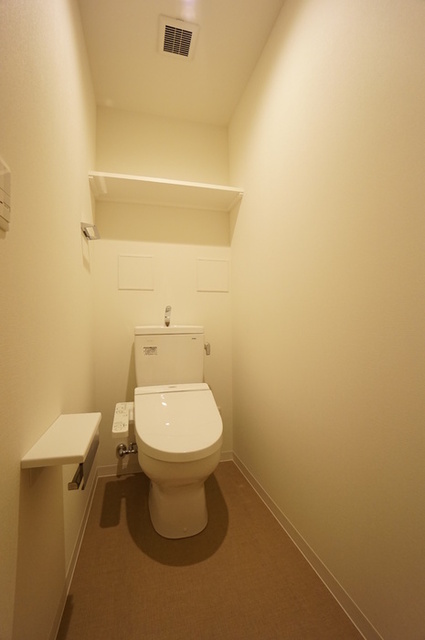 トイレ　温水洗浄便座