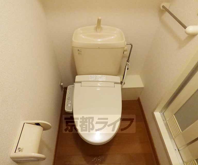 トイレ　手洗い場付きです